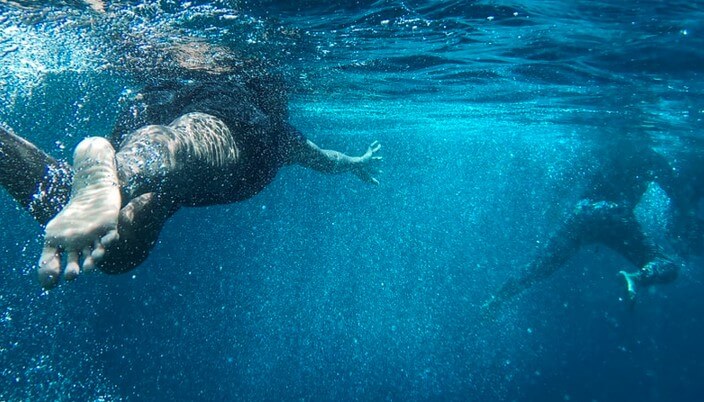cara mengatasi kulit iritasi akibat berenang