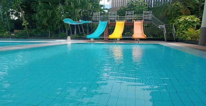 Kolam Renang Manyar