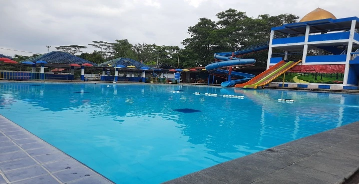 Kolam Renang Palem Indah