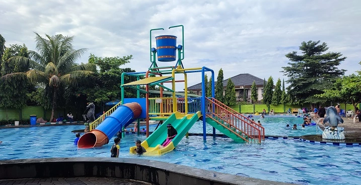 Kolam Renang Villa Bogor Indah