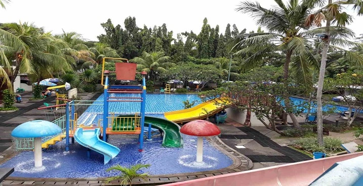Kolam Renang Villa Meruya
