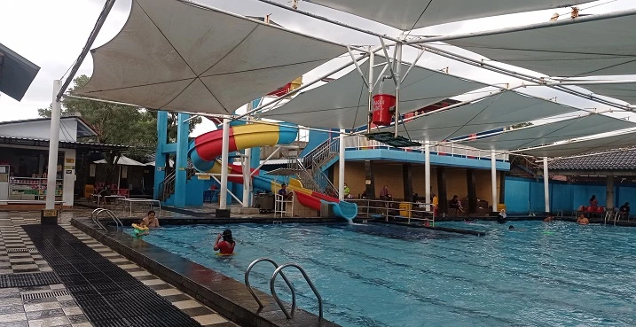 Kolam renang paragon semi indoor