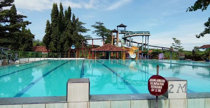 Kolam Renang Karanganyar