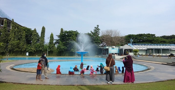 Kolam Renang UNESA Surabaya