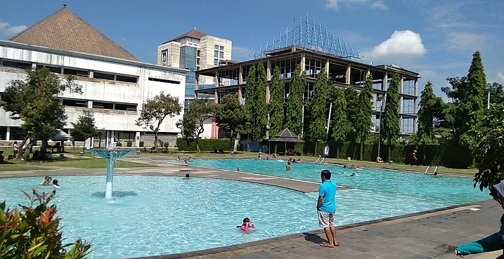 Kolam Renang UNESA