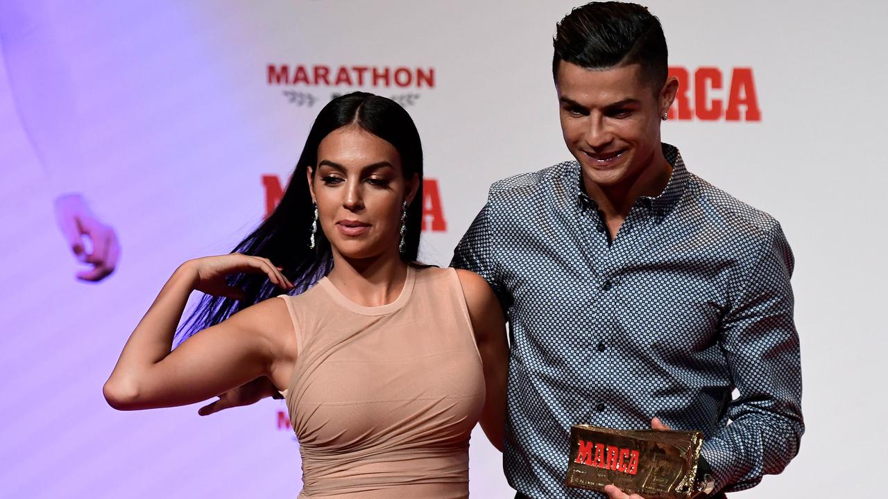 Ronaldo bangun Mansion Mewah dengan 2 kolam renang dan fasilitas lainnya