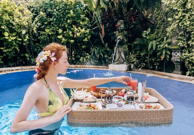 Berapa Lama Jeda Aman Sebelum Berenang Setelah Makan?